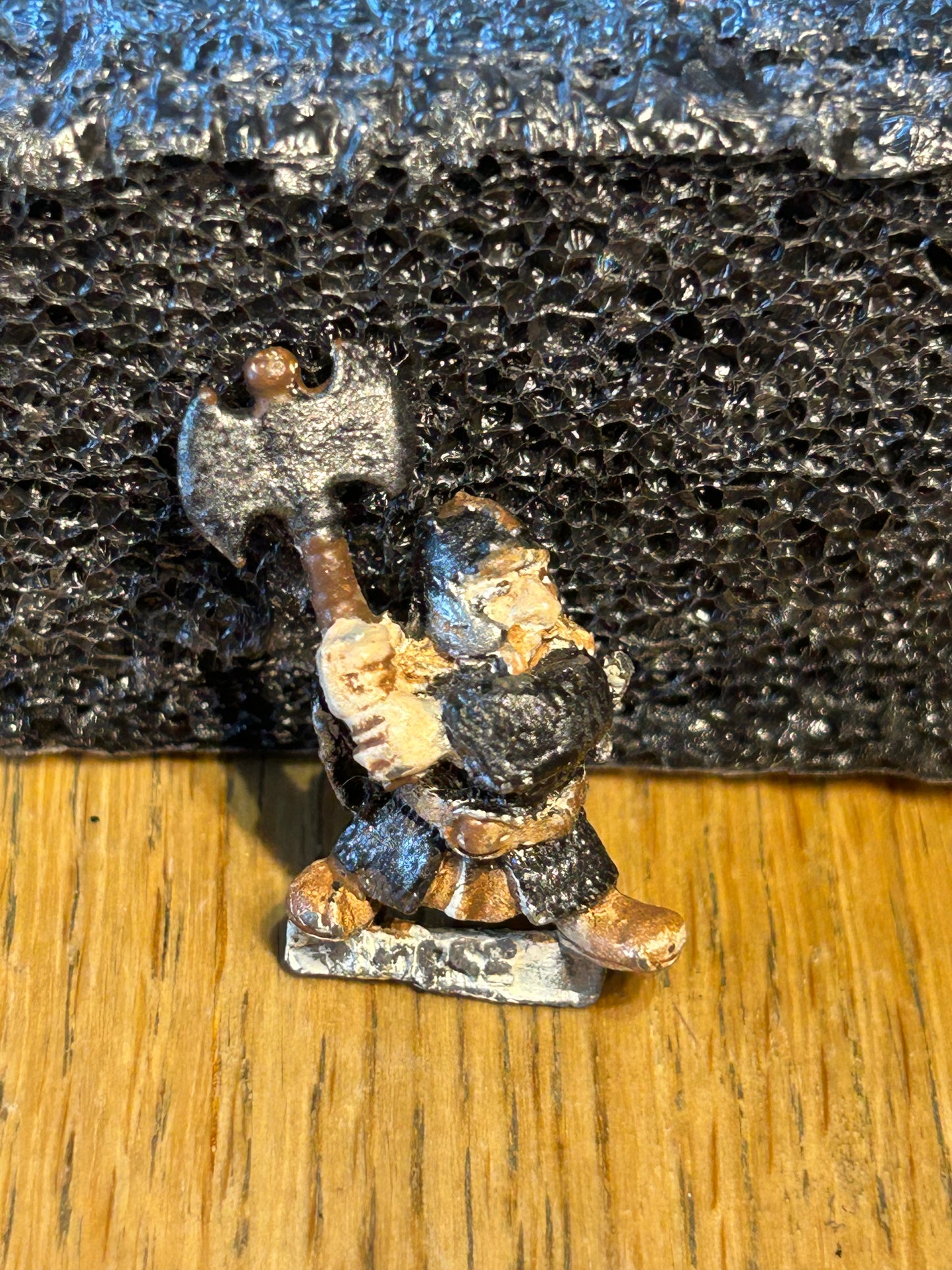 Warhammer fantasy Norse dwarf with double handed axe D2 Thorm
