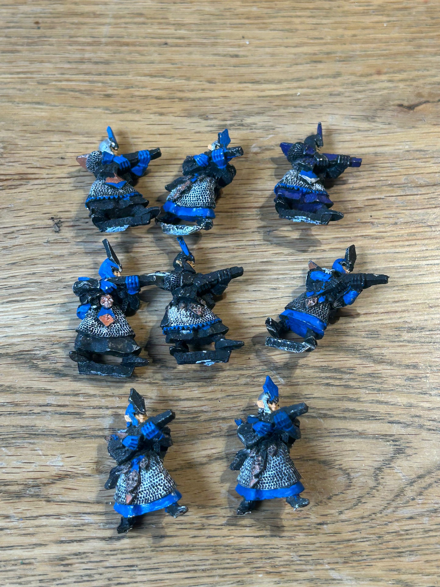 Dark elf crossbow men x8 (missing the front of crossbows and two have no tabs)