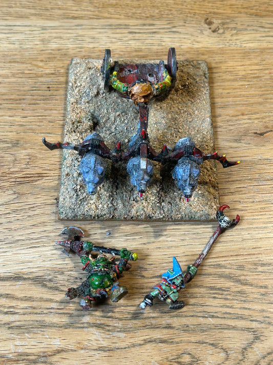 Warhammer Grom The Paunch Orcs & Goblins of Misty Mountains Chariot Metal (missing two of the wolf tails).