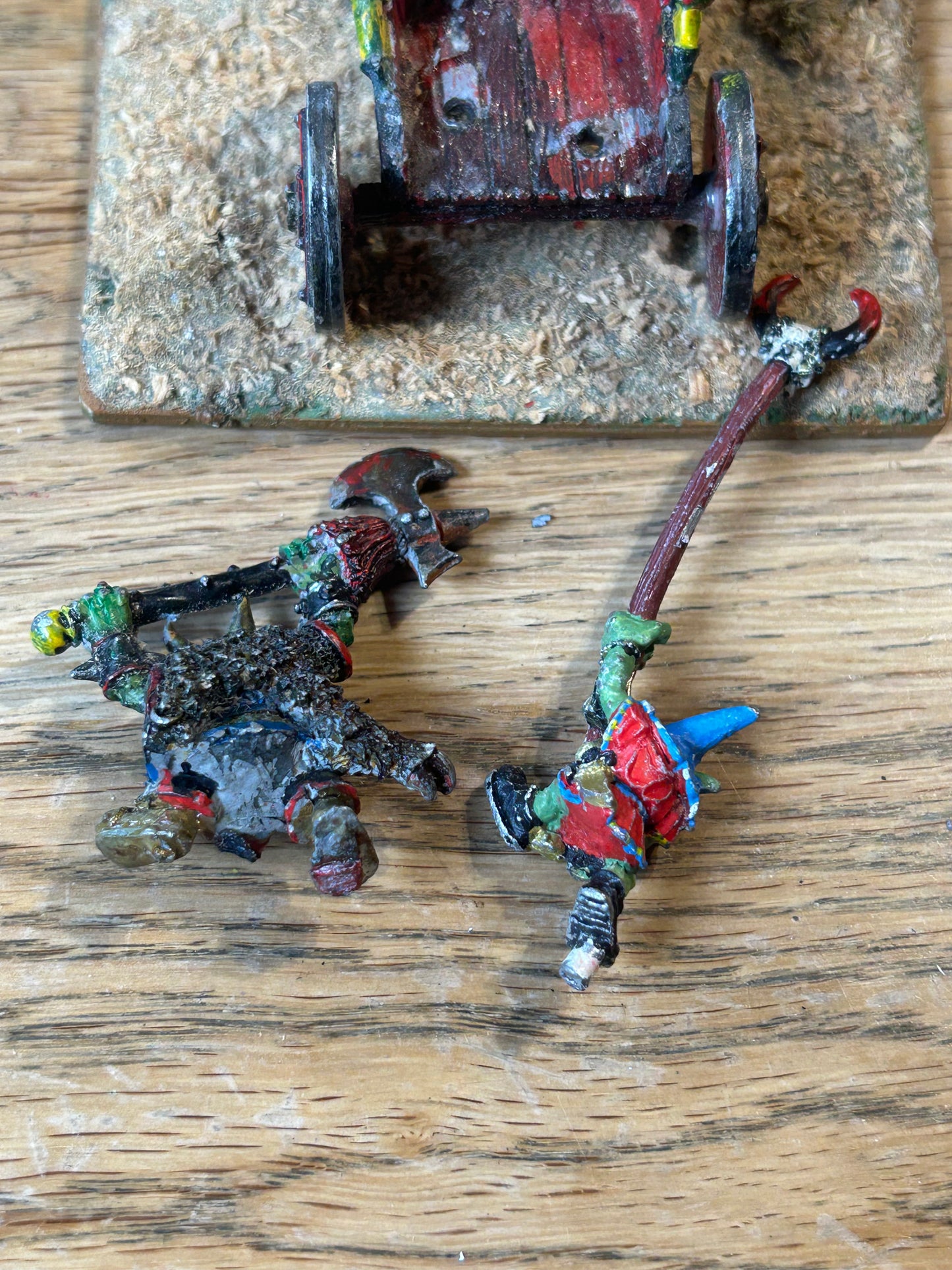 Warhammer Grom The Paunch Orcs & Goblins of Misty Mountains Chariot Metal (missing two of the wolf tails).