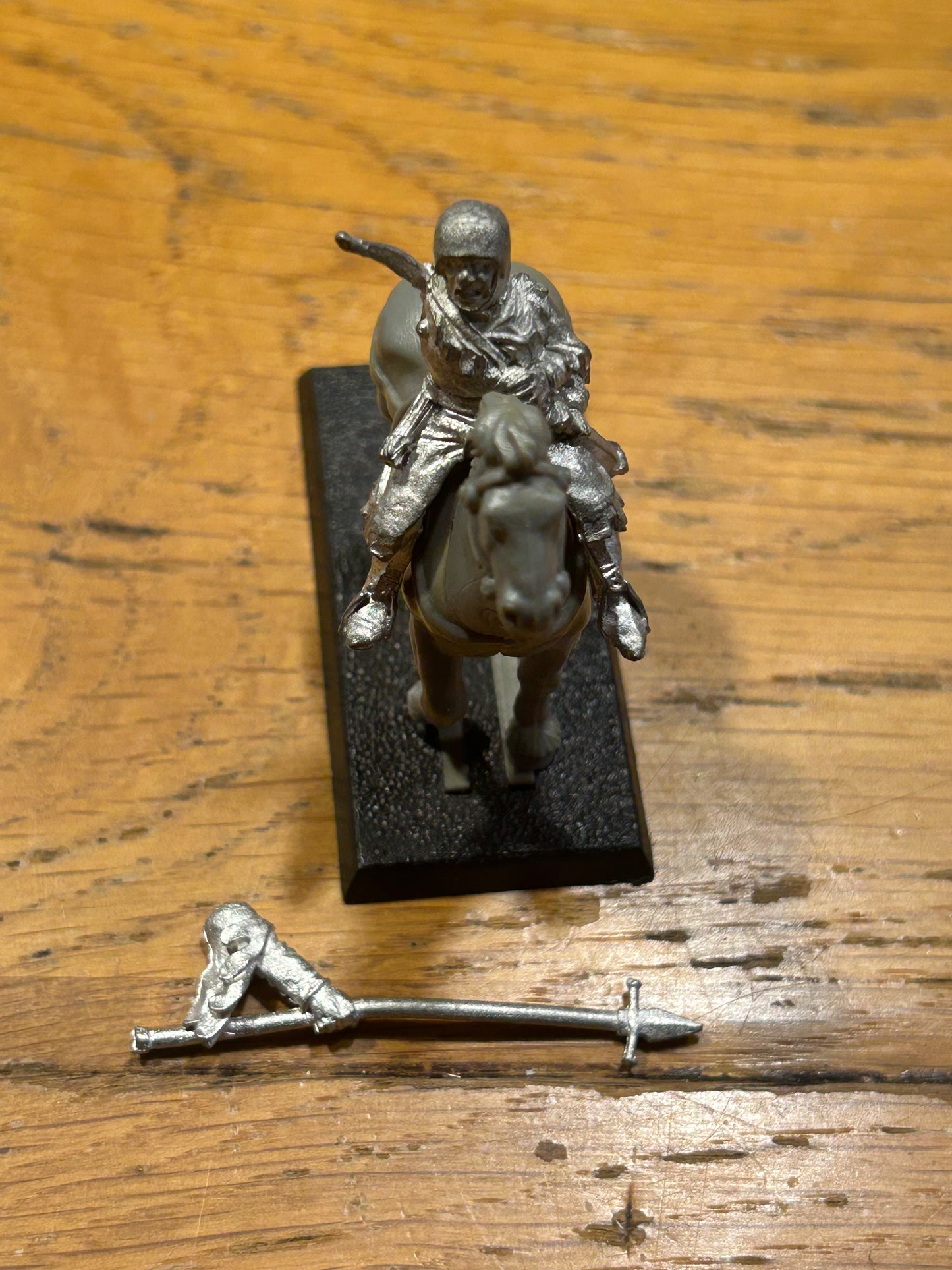 Warhammer fantasy old world bretonnian squire mounted yeoman squire