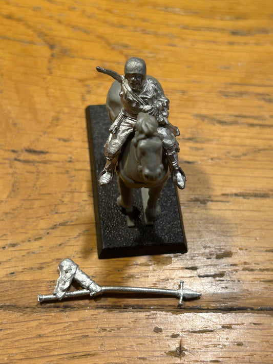 Warhammer fantasy old world bretonnian squire mounted yeoman squire