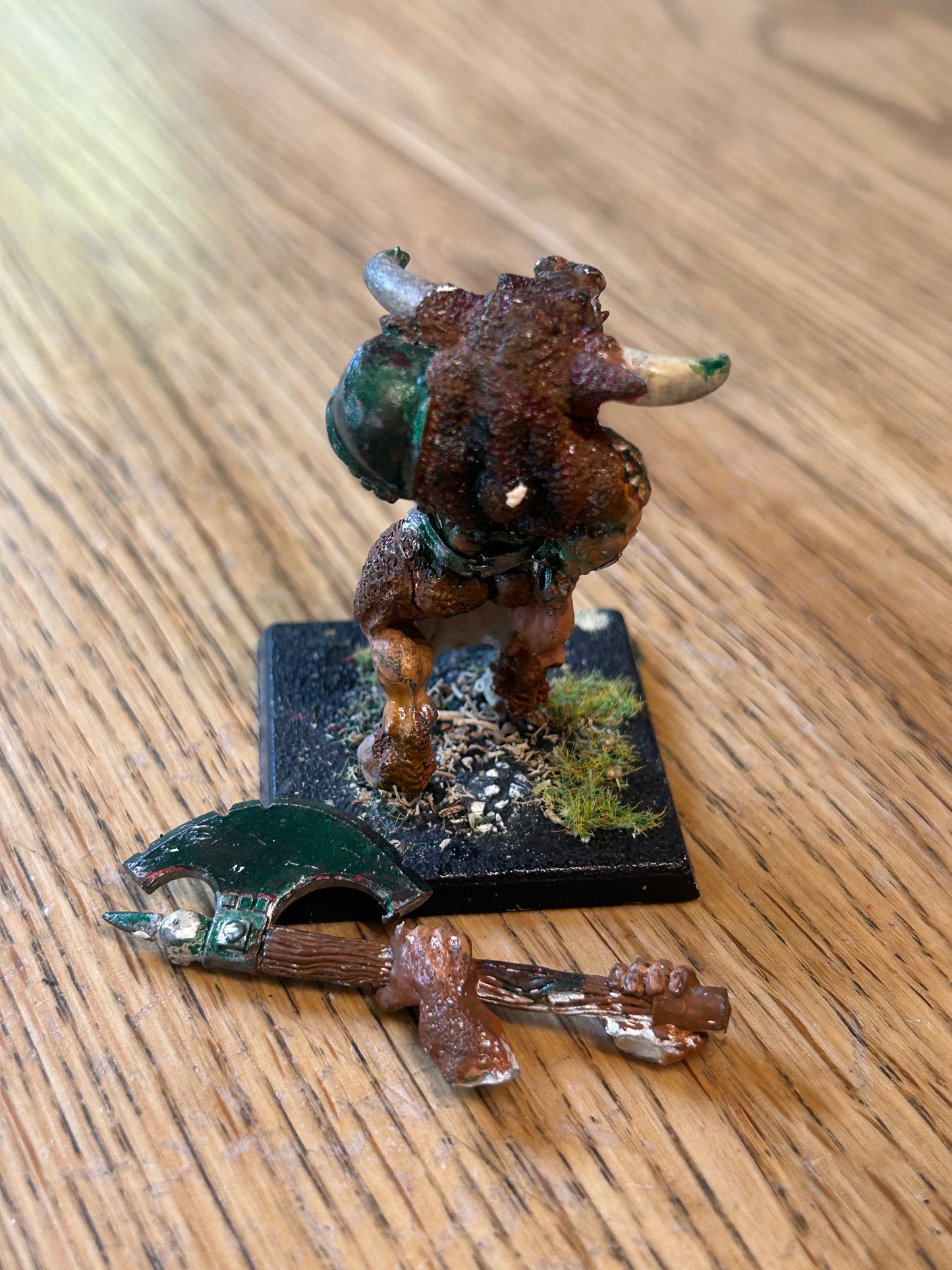 Minotaur with double handed axe Metal Beastmen Beasts Of Chaos Old World
