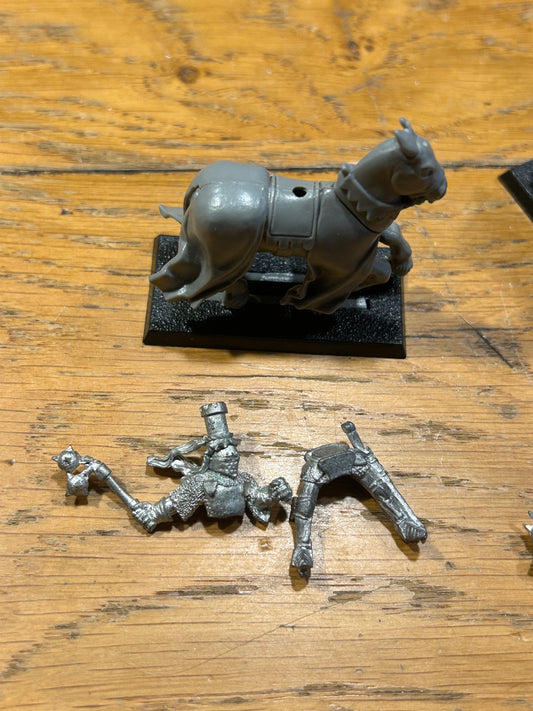 Warhammer Bretonnian Knight of the Realm Hero Champion Mourning Questing Grail (no shield or horse head and horse has no tail)