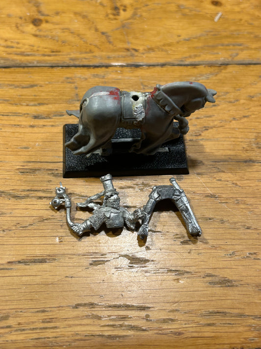 Warhammer Bretonnian Knight of the Realm Hero Champion Mourning Questing Grail (no shield or horse head and horse has no tail)