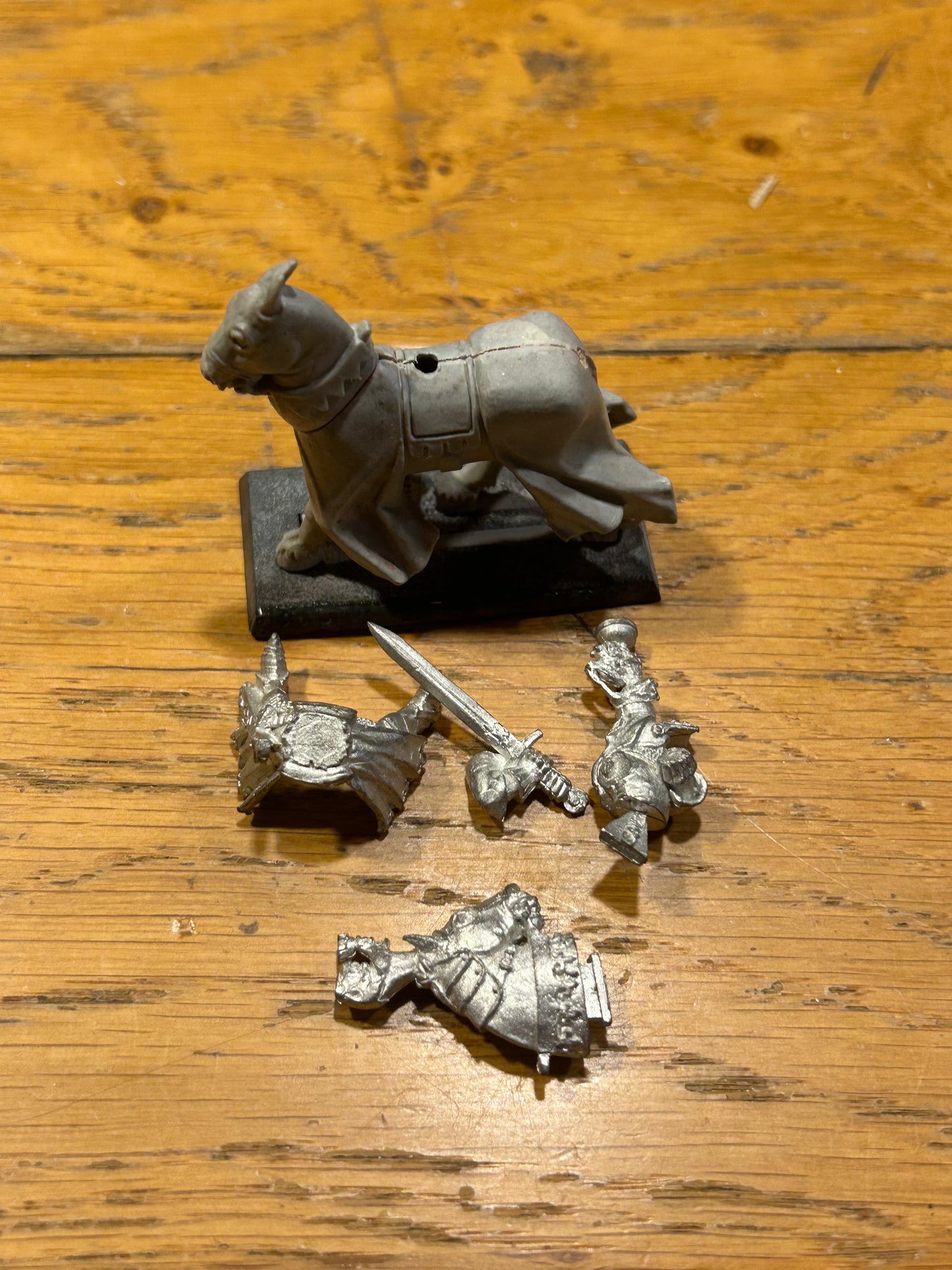 Metal Grail Knight Hero with Two Handed Sword, Aloys de Montjoie, Perilous Quest (horse has no tail)