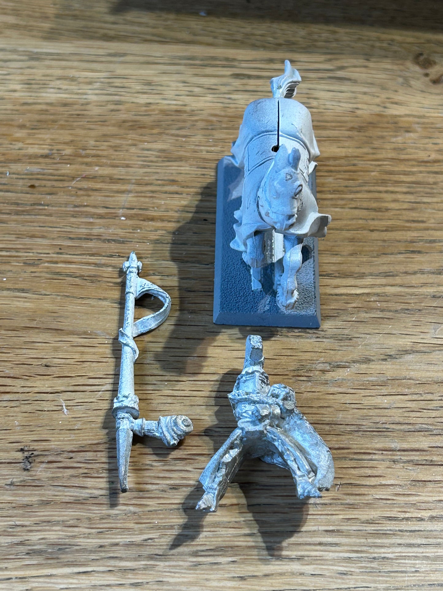 Warhammer Bretonnian General Special Edition Collectors Metal Games Workshop  (undercoated in white, has a little bit of old glue in arm socket from when the armband been glued on before)