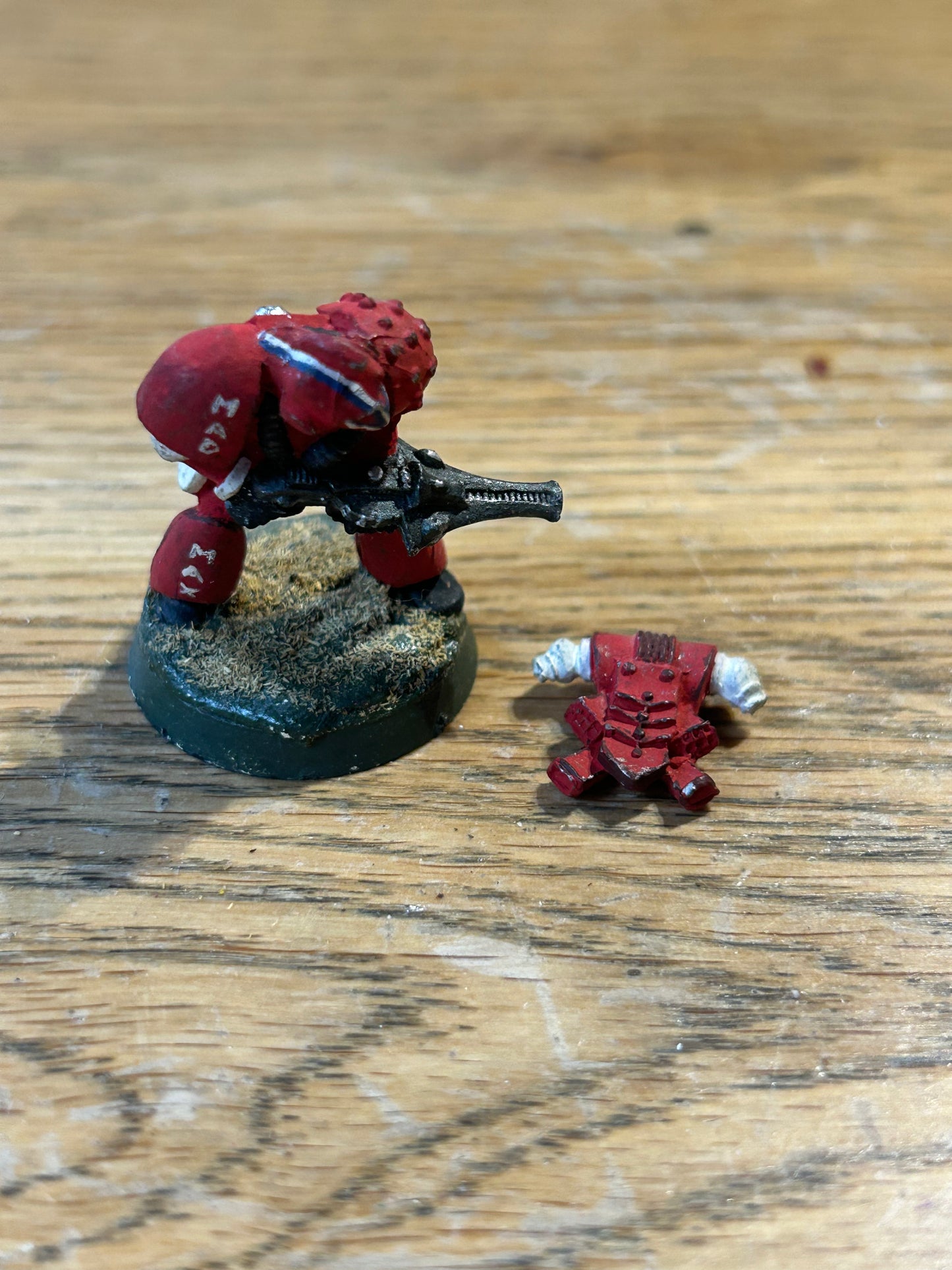 Rogue Trader Space Marine Brother Fielding Shuriken Catapult Citadel Metal and metal backpack (has milliput around the base which will need removing if you want to rebase him, tab is still there)