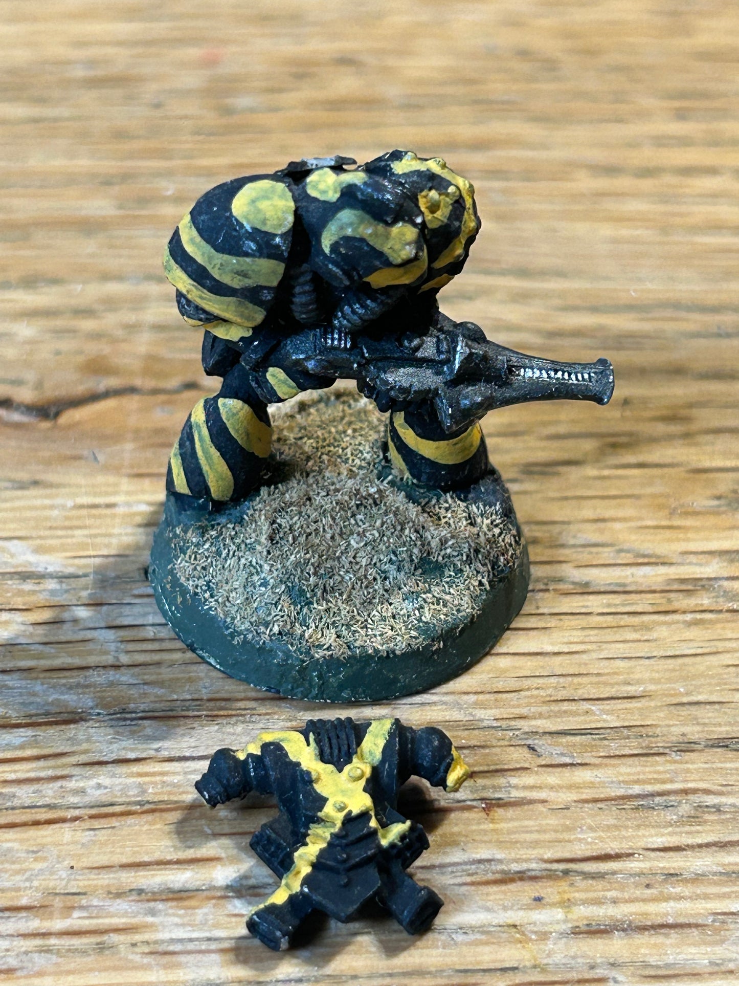 Rogue Trader Space Marine Brother Fielding Shuriken Catapult Citadel Metal and metal backpack(has milliput around the base which will need removing if you want to rebase him, tab is still there).