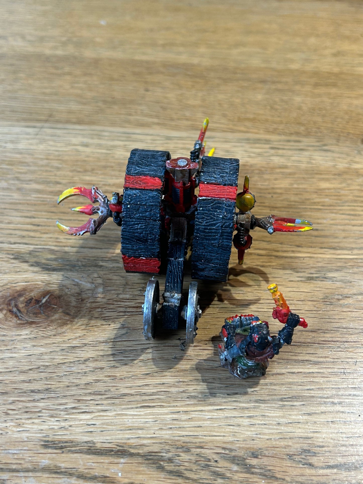 Warhammer Fantasy/The Old World: Skaven Metal Doom Wheel (missing the back of the chair)