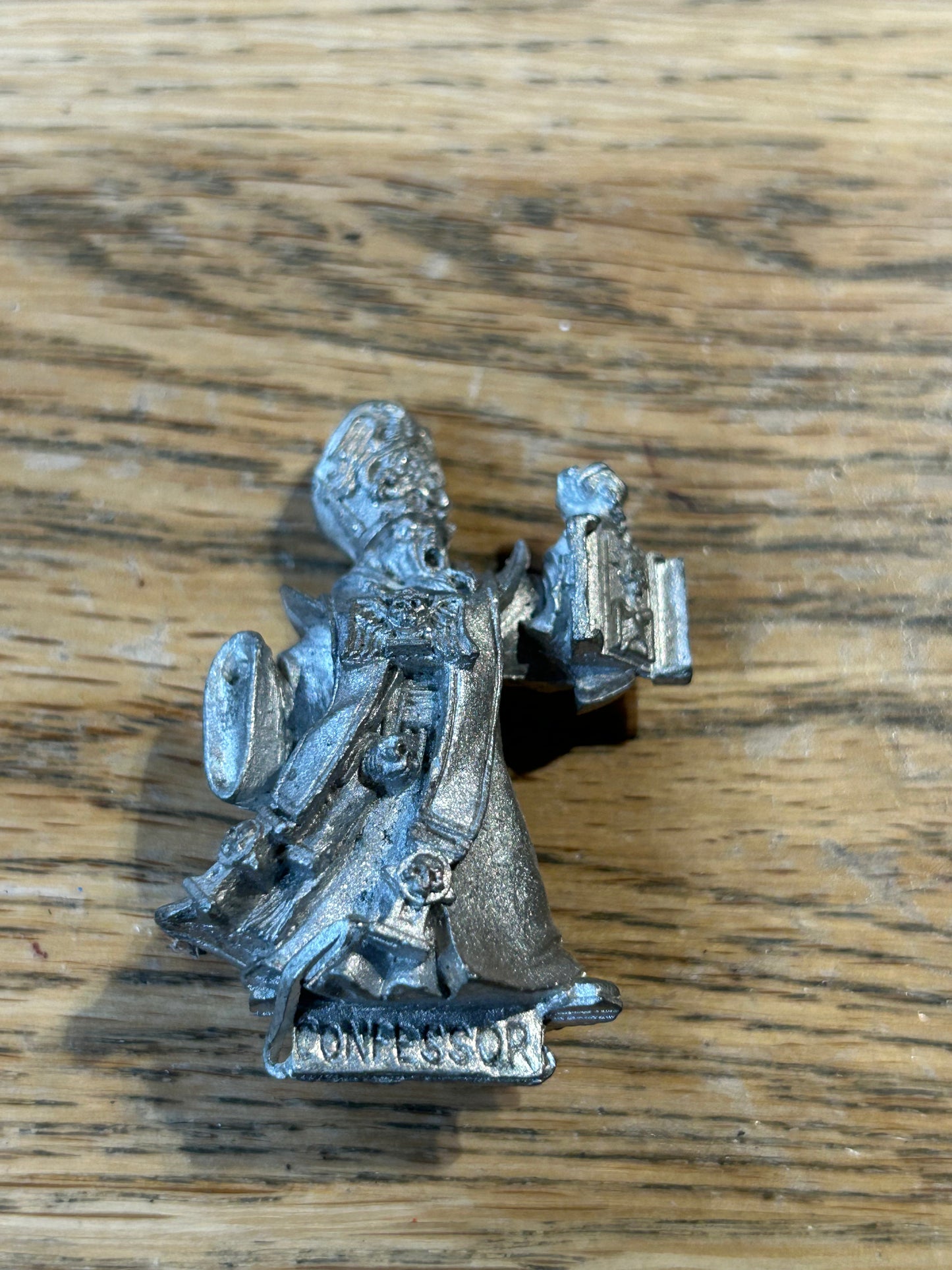 Warhammer 40k Confessor Priest (missing staff hand)