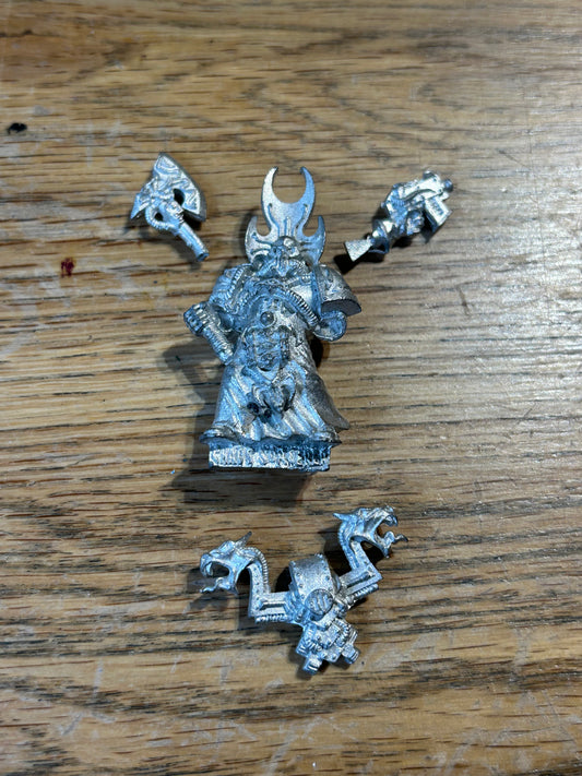 Warhammer 40k - Chaos - Classic Metal Sorcerer (axe head needs refixing)