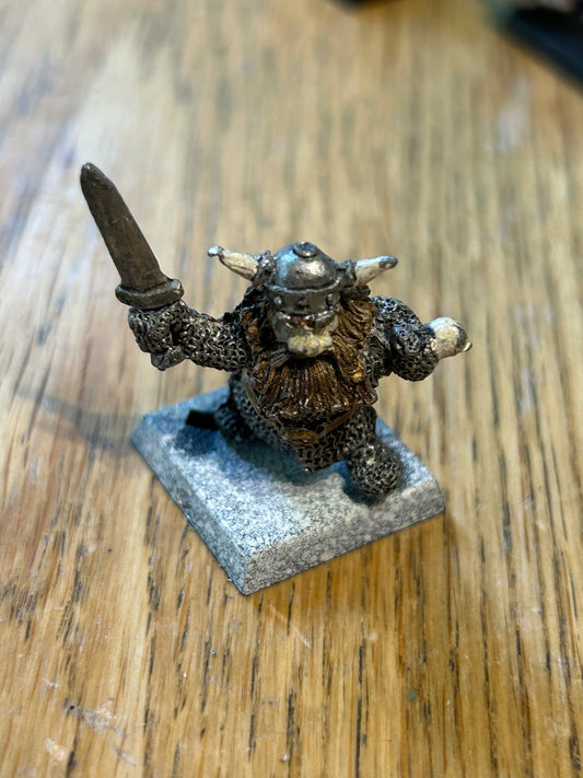 Citadel Warhammer D2 Norse Dwarf  with sword (88-01)