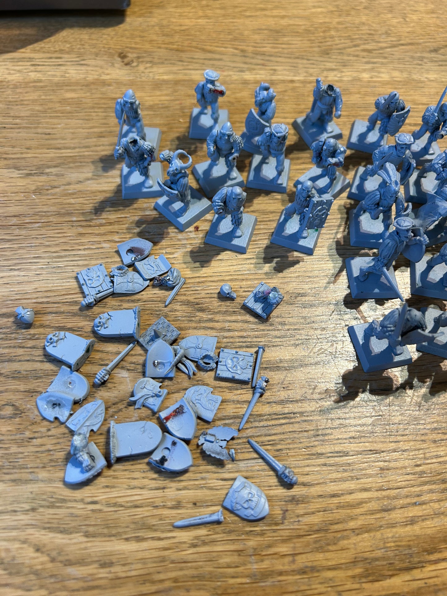 Warhammer fantasy empire zombies/skeletons regiment vampire counts (I think there’s 37, with some needing bits glued back on)