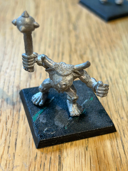Citadel Warhammer 80s Marauder MM42 Minotaur B with mace