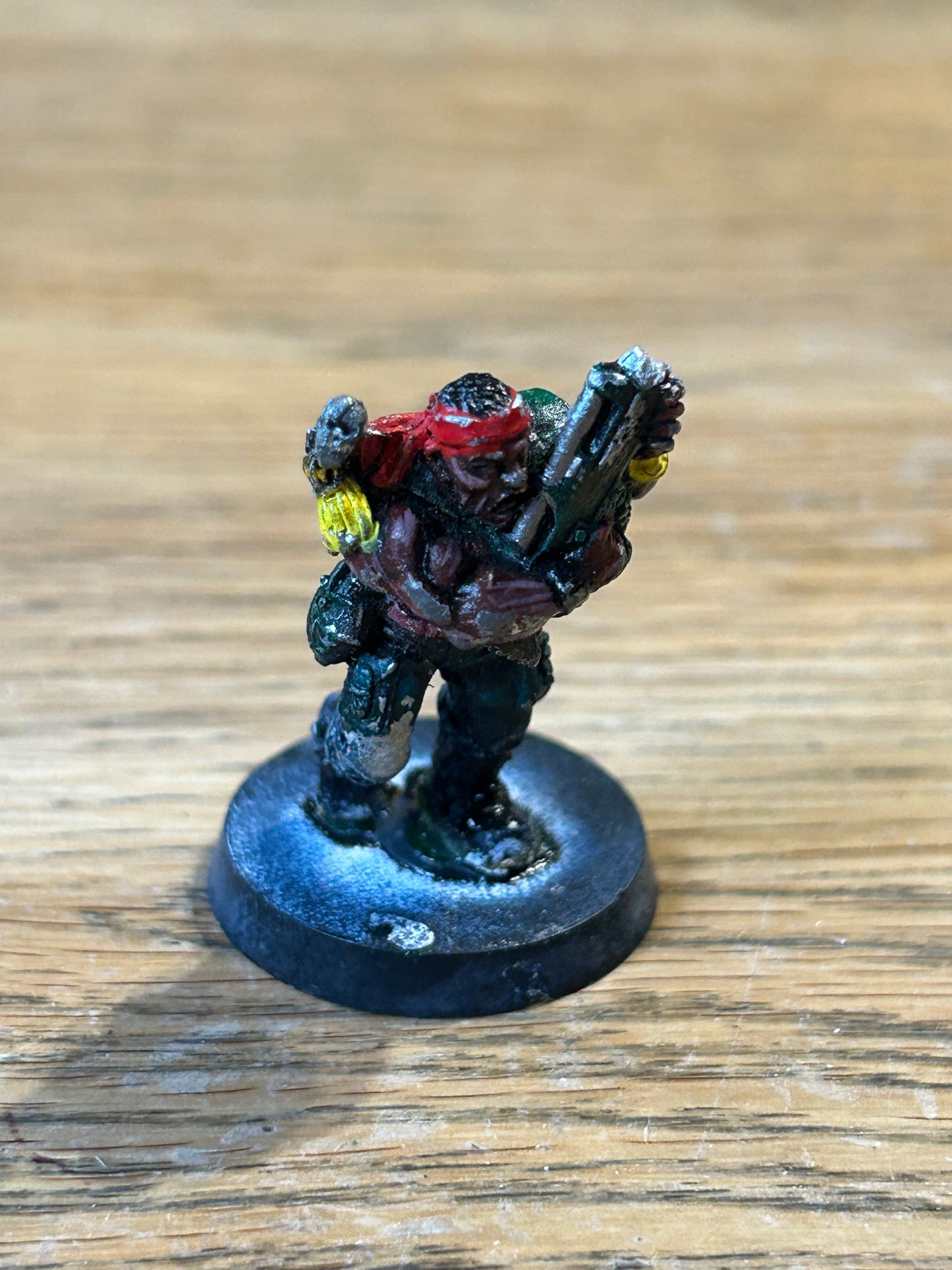 Citadel Warhammer 90s 40K Imperial Guard Catachan trooper (no tab and missing part of the gun)