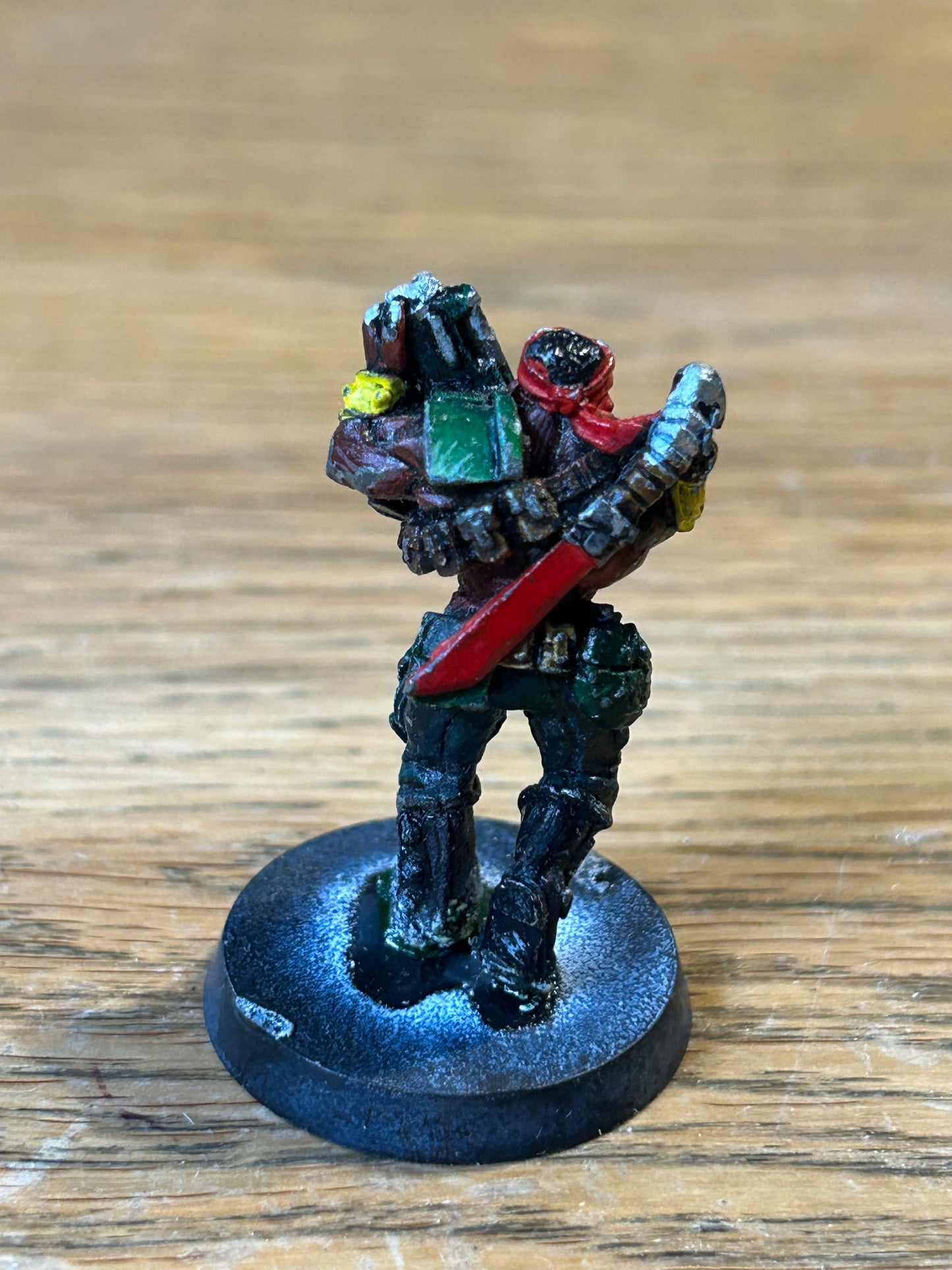 Citadel Warhammer 90s 40K Imperial Guard Catachan trooper (no tab and missing part of the gun)