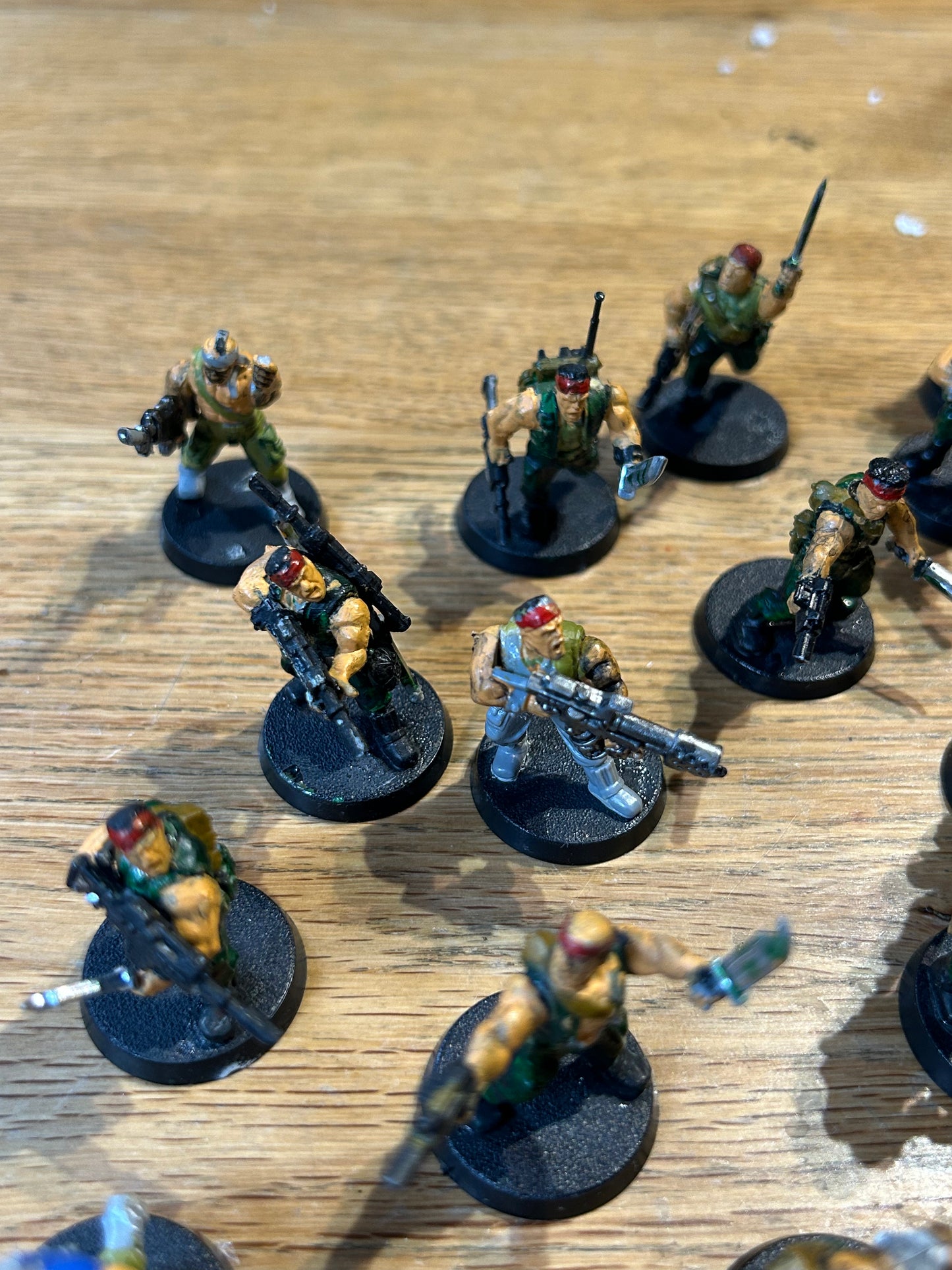 Warhammer 40k plastic catachan jungle fighters x29 (some have broken knives and a couple are missing body parts)