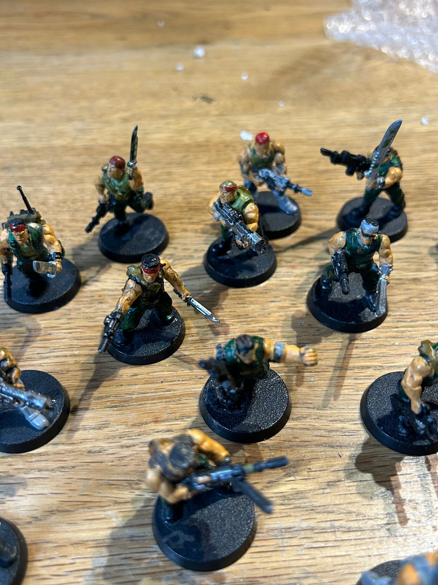 Warhammer 40k plastic catachan jungle fighters x29 (some have broken knives and a couple are missing body parts)