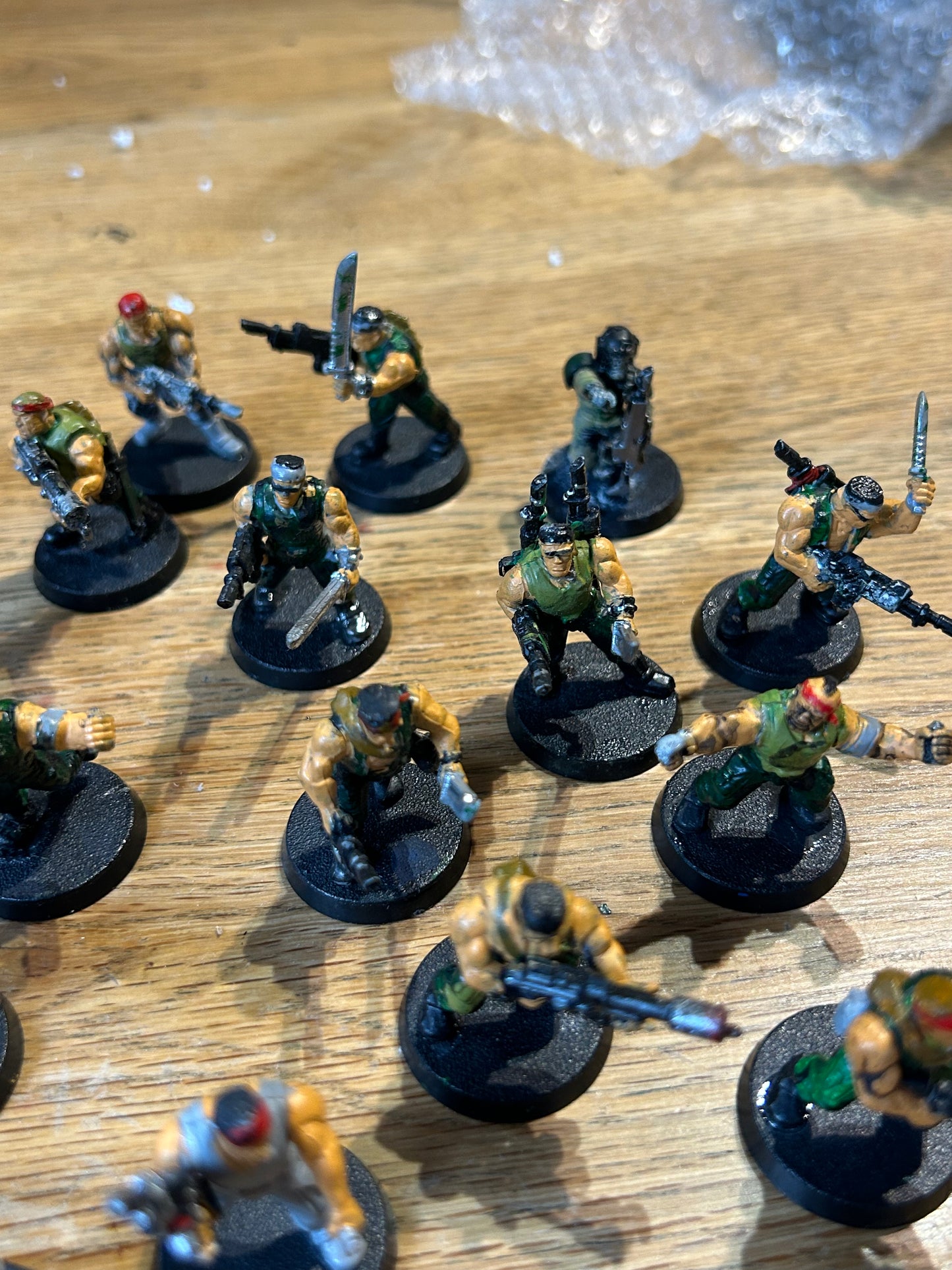 Warhammer 40k plastic catachan jungle fighters x29 (some have broken knives and a couple are missing body parts)