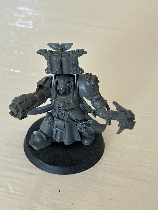 Warhammer 40k Space Marines - Librarian in Terminator  Armour - plastic