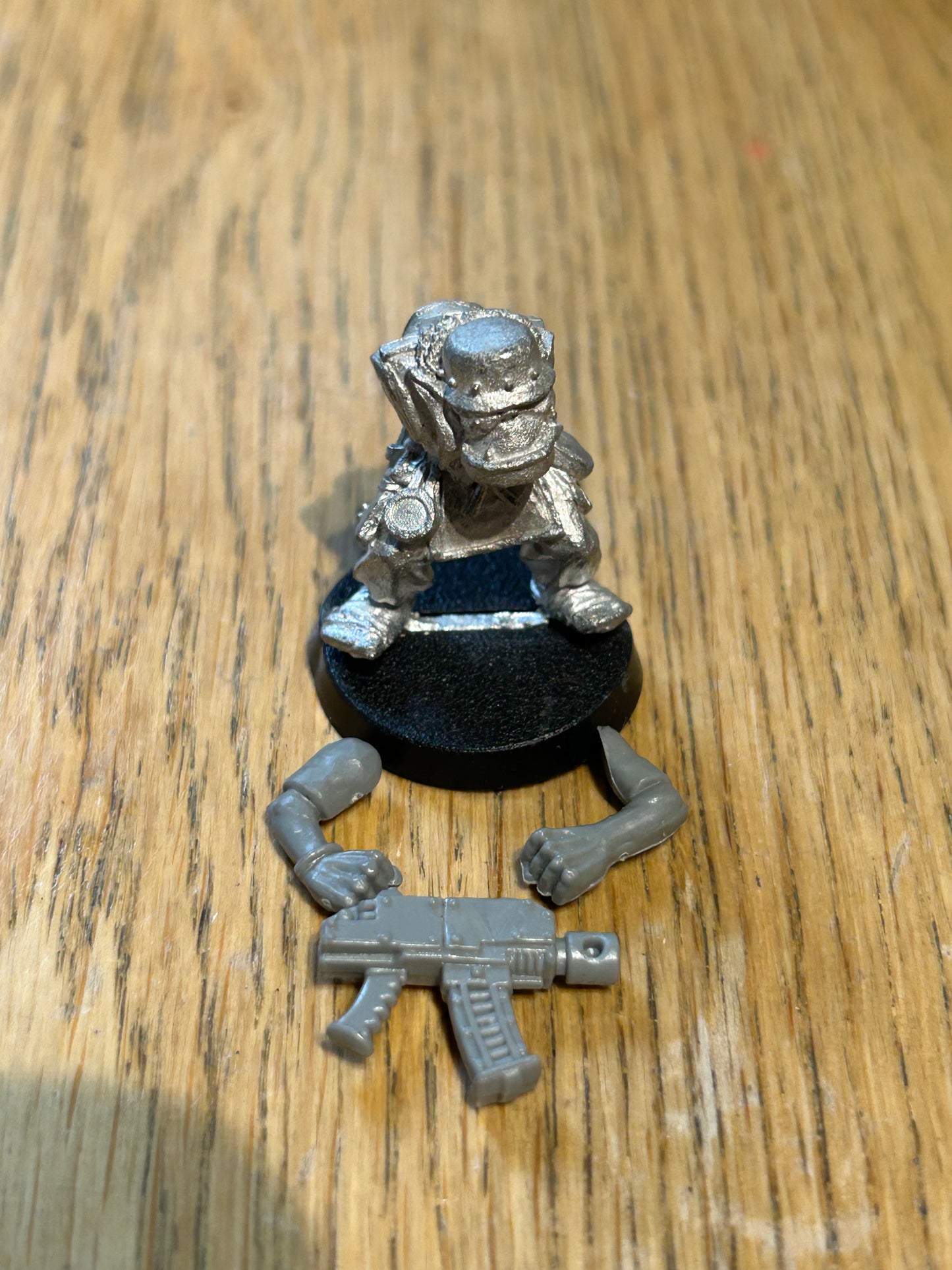 Warhammer 40k Ork Boy Boyz Blood Axe With steel hat  Metal 1988