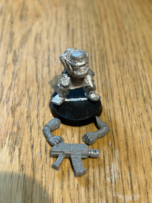 Warhammer 40k Ork Boy Boyz Blood Axe With steel hat  Metal 1988