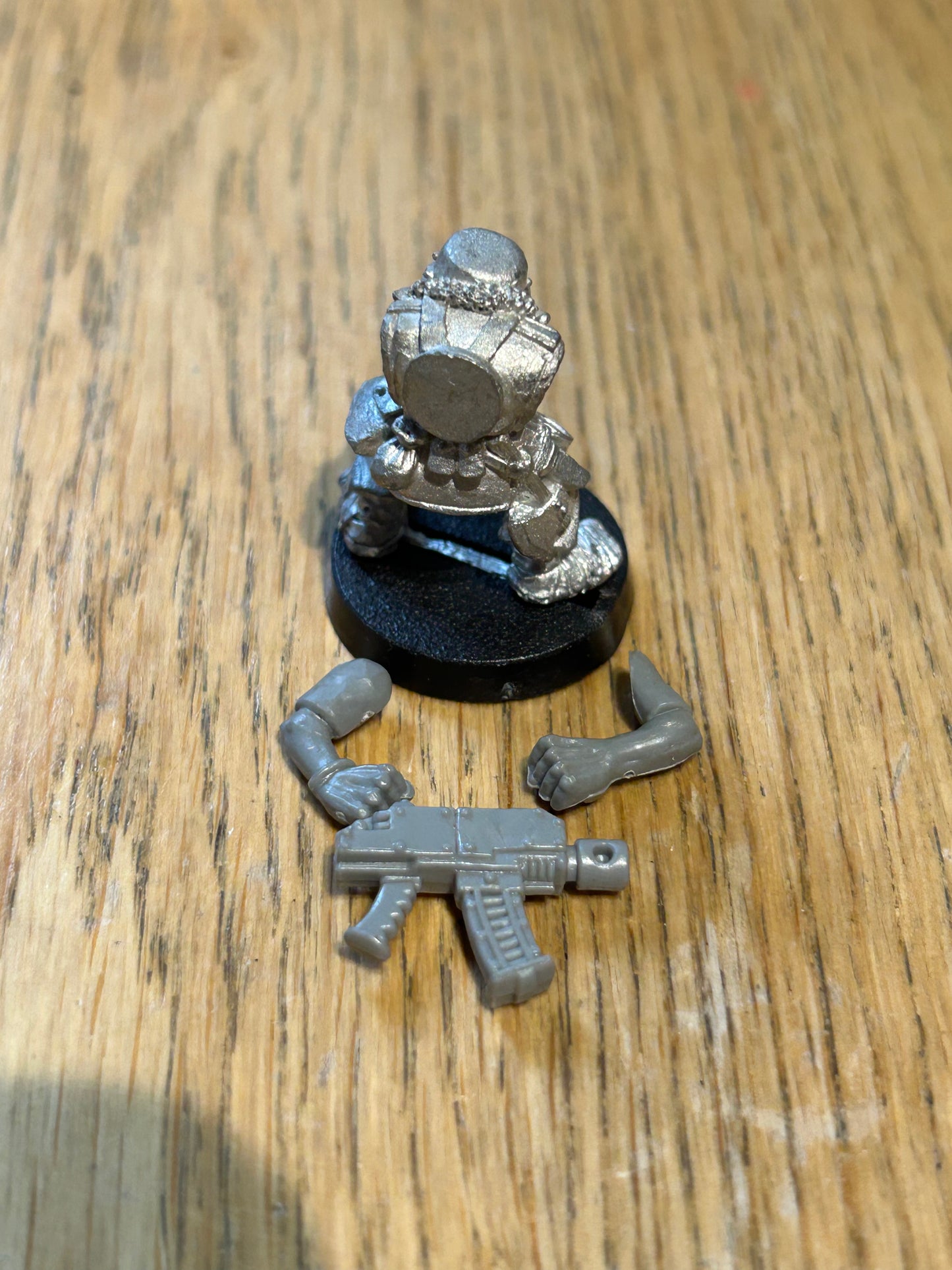 Warhammer 40k Ork Boy Boyz Blood Axe With steel hat  Metal 1988