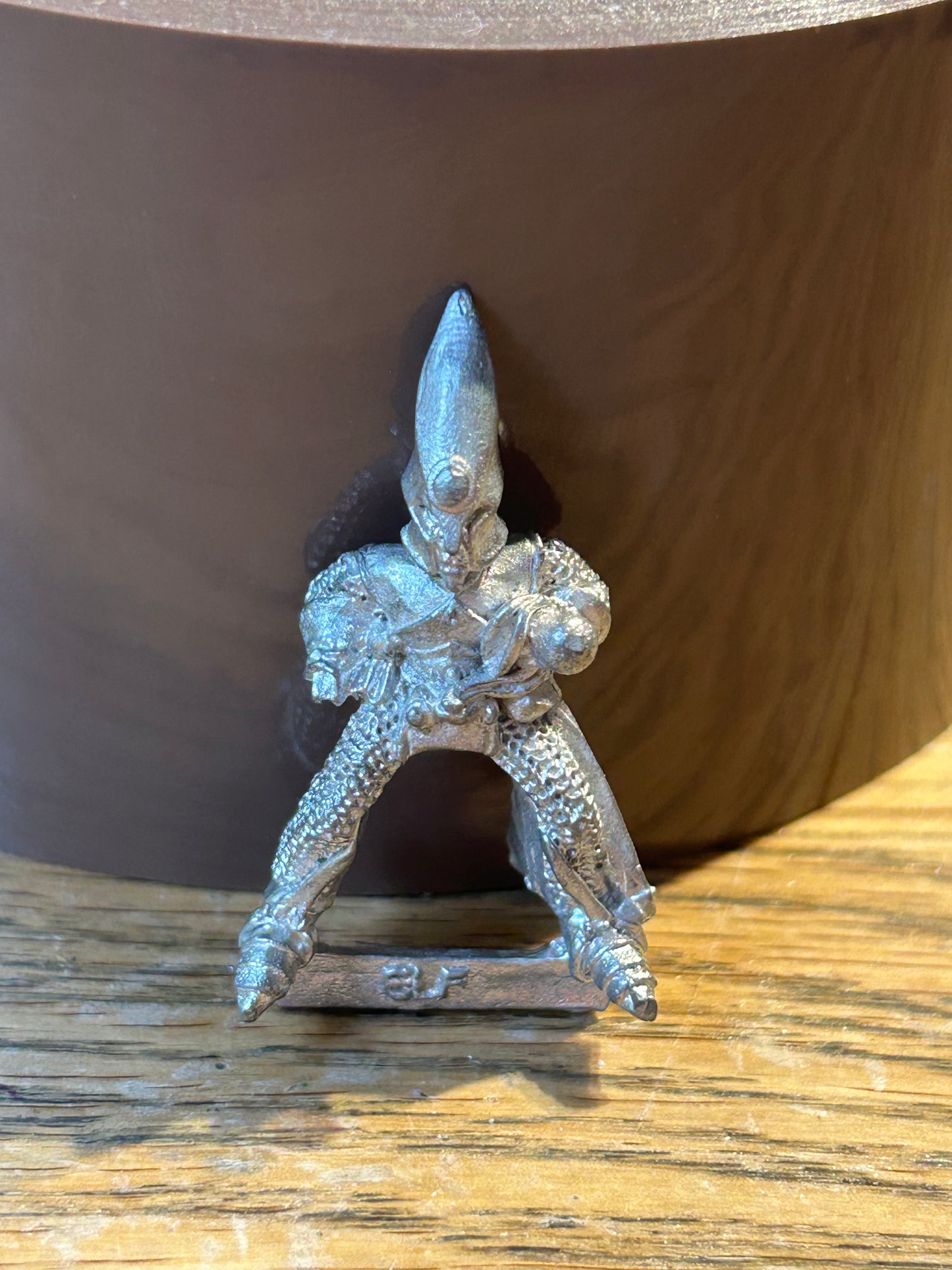 Warhammer fantasy 0405/12
Edrifan Fleetfoot missing the plug-in plastic hand with spear