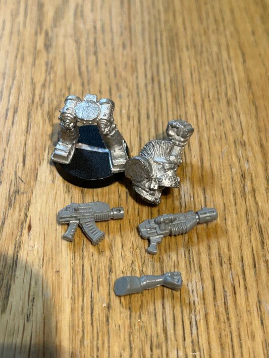 Warhammer 40k Rogue Trader Space Ork Bionik Boy with telescopic legs and power glove