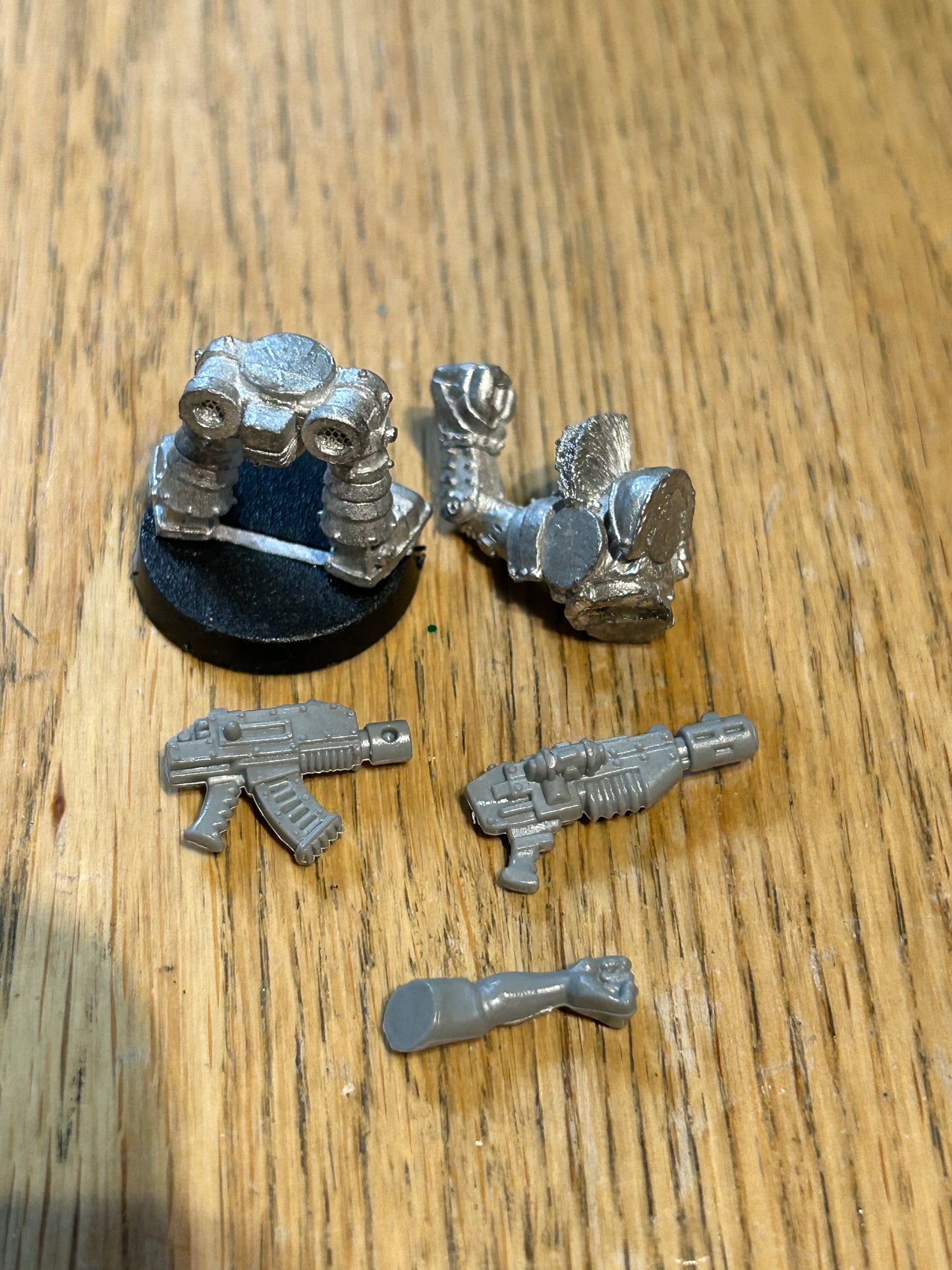 Warhammer 40k Rogue Trader Space Ork Bionik Boy with telescopic legs and power glove