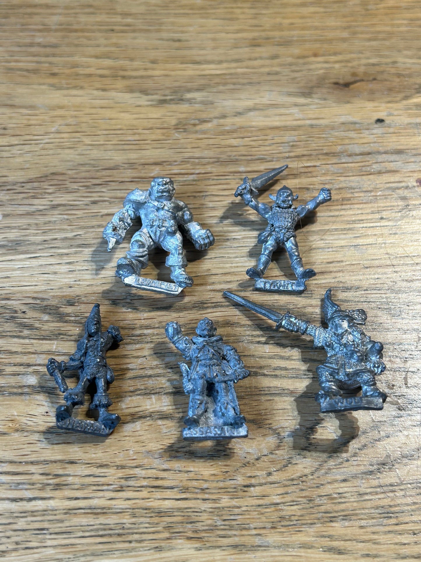 5 damaged warhammer fantasy 80’s models