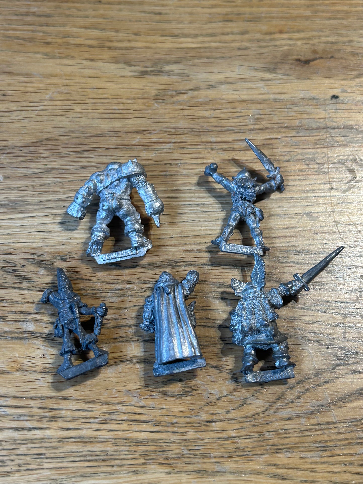 5 damaged warhammer fantasy 80’s models