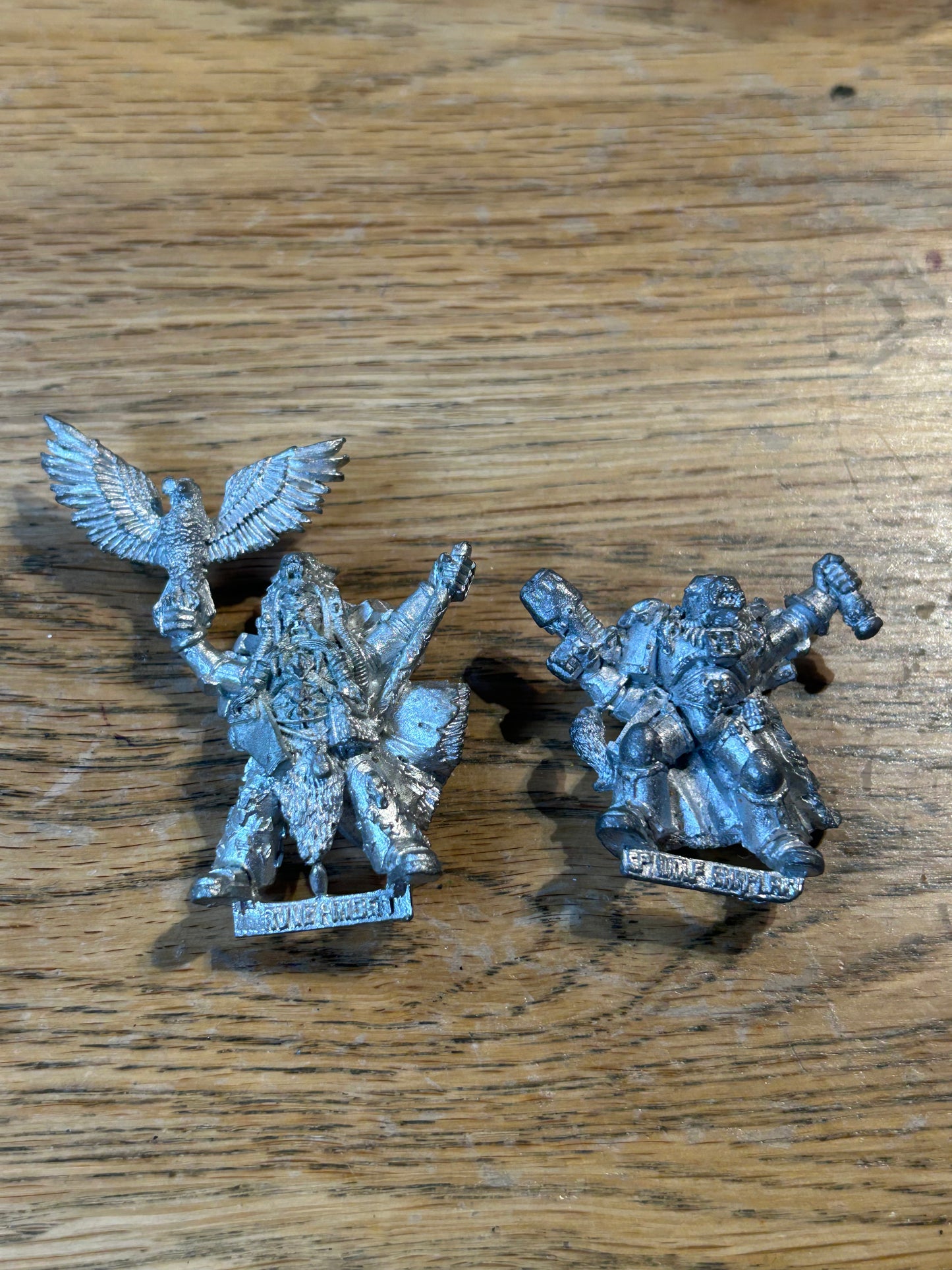 2 broken weapon space wolf characters warhammer 40k