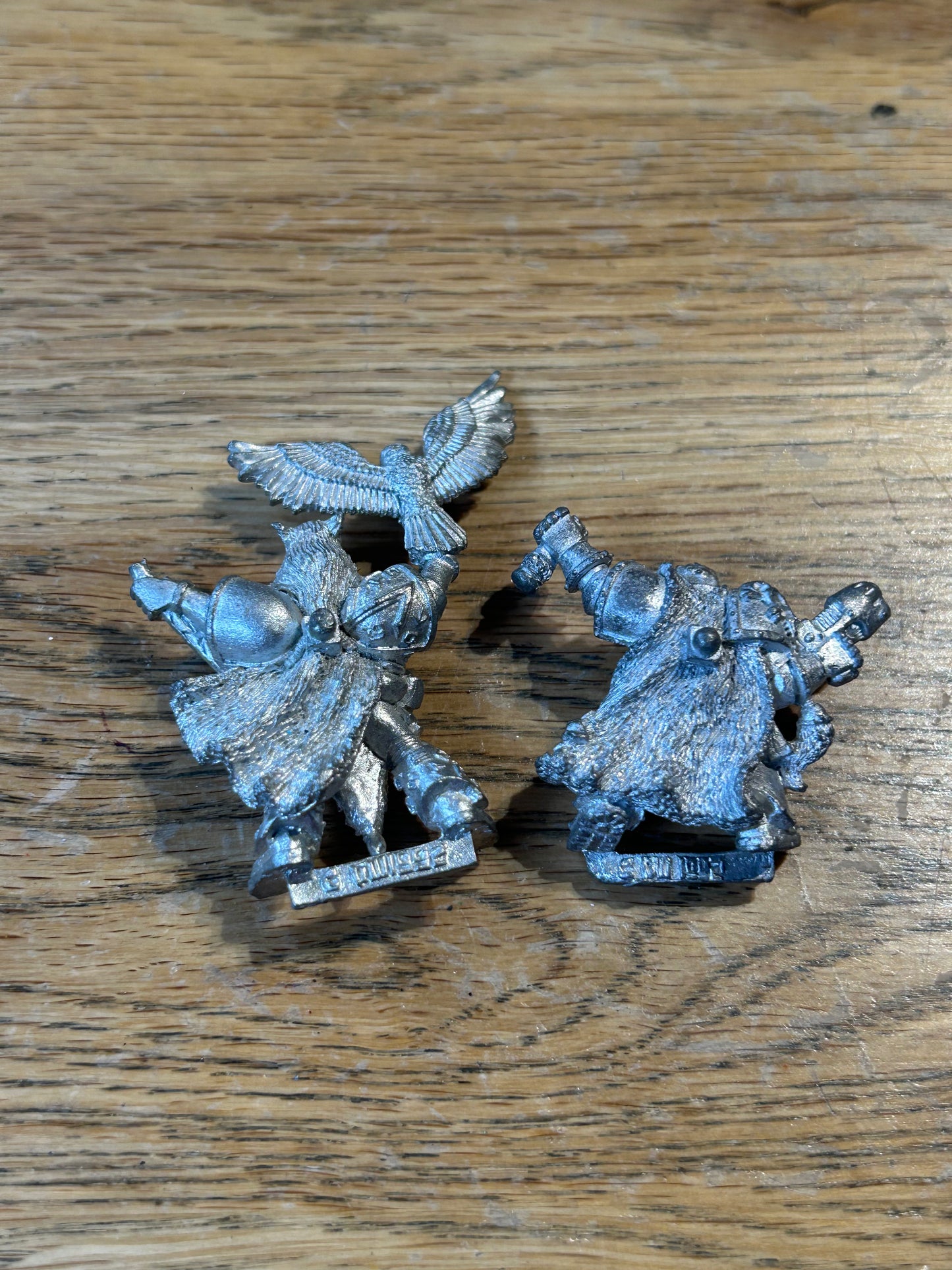 2 broken weapon space wolf characters warhammer 40k