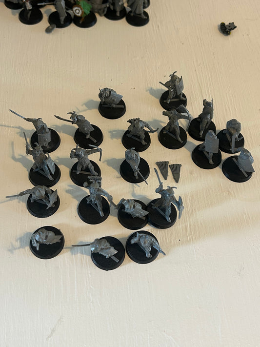MESBG Lord of the rings Easterling Warriors x14 (plus 5 incomplete and 1 missing his weapon)