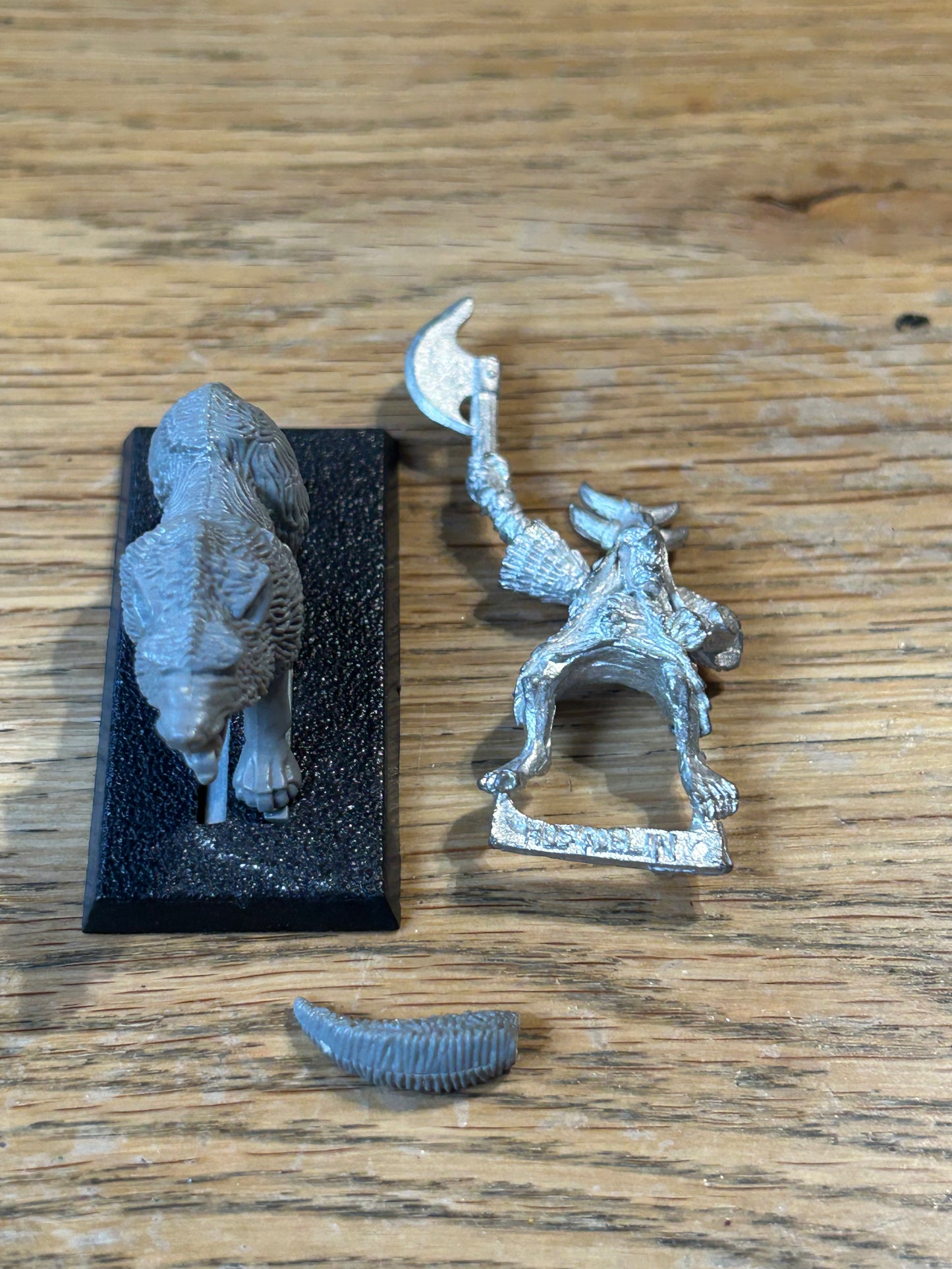 Warhammer Fantasy Chaos Dwarf Hobgoblin Wolf Rider Big Boss/Champion Rare (tail needs gluing back on)