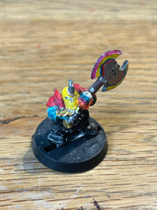 Warhammer fantasy marauder miniatures chaos dwarfs CD 20 (19?) Horned Helmet, w. Two-Handed Axe (MM90/5d)