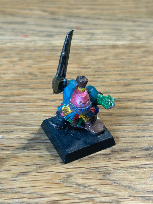 Warhammer fantasy marauder miniatures chaos dwarfs CD 18
Plumed Helmet, w. Sword & Shield
(MM90/5c)