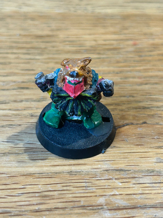 Warhammer fantasy marauder miniatures chaos dwarfs CD 13
Wolf Pelt, Helmet, w. Axe
(MM90/4a)