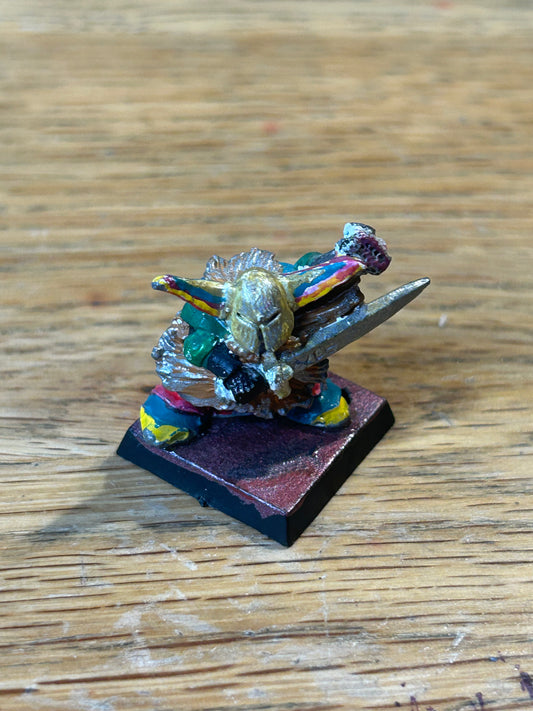 Warhammer fantasy marauder miniatures chaos dwarfs CD 6
Horned Helmet, w. Sword & Shield
(MM90/2d)