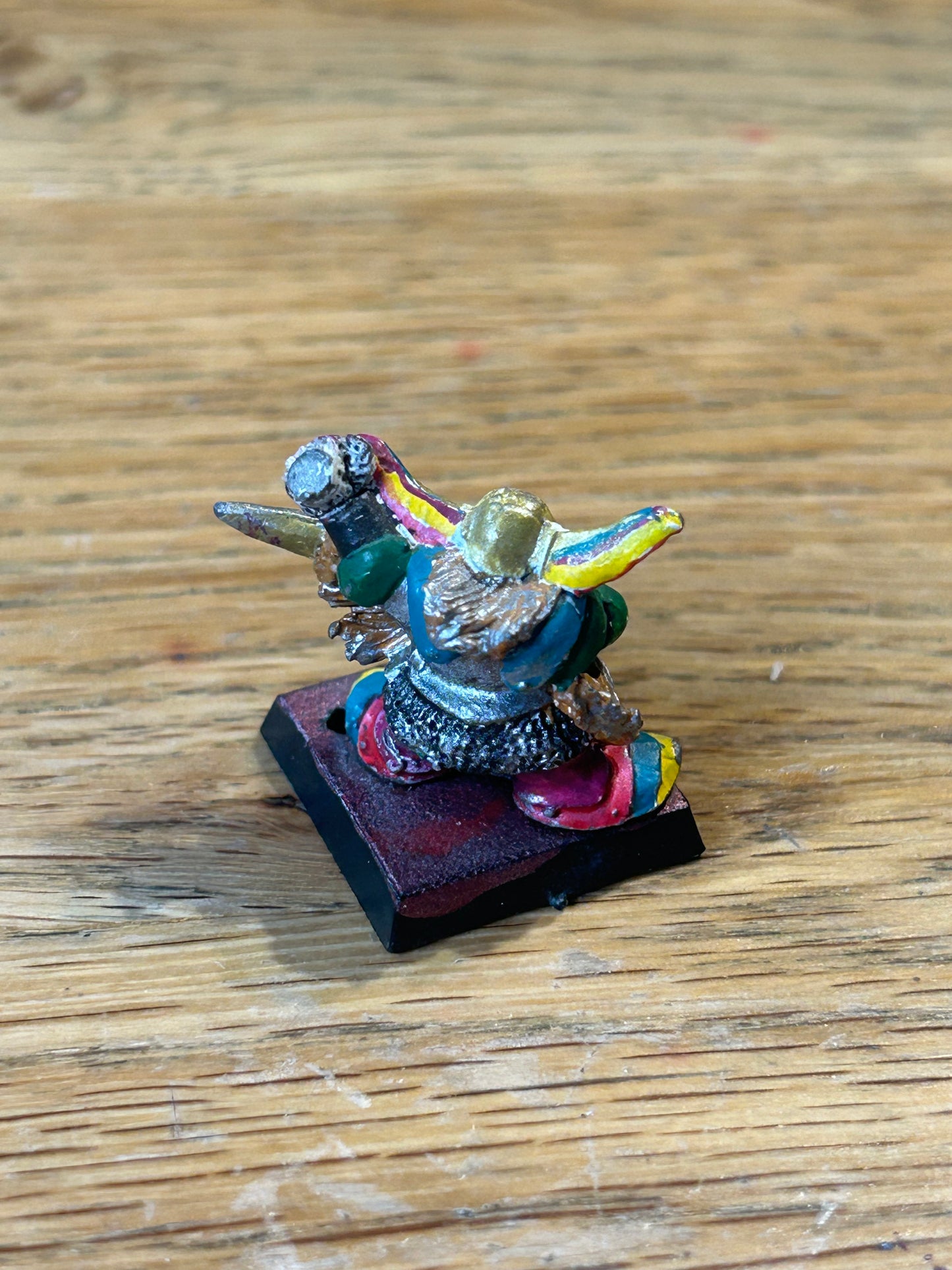Warhammer fantasy marauder miniatures chaos dwarfs CD 6
Horned Helmet, w. Sword & Shield
(MM90/2d)