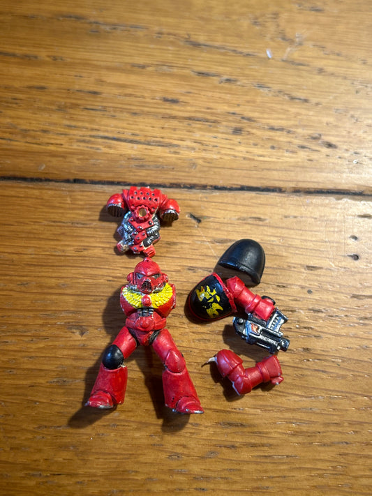 Warhammer 40k second edition metal tactical marine with plastic arms and backpack (missing his tab)