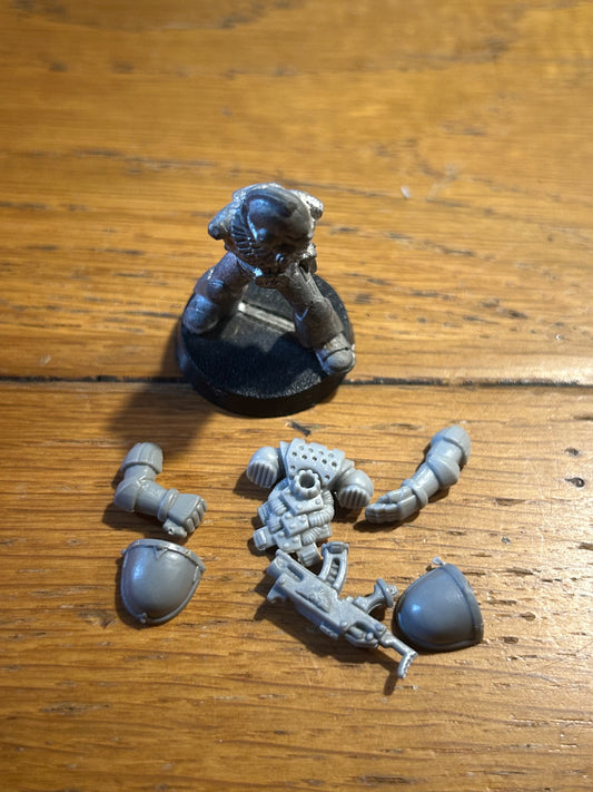 Classic Space Marine  - tactical marine Warhammer 40K Metal