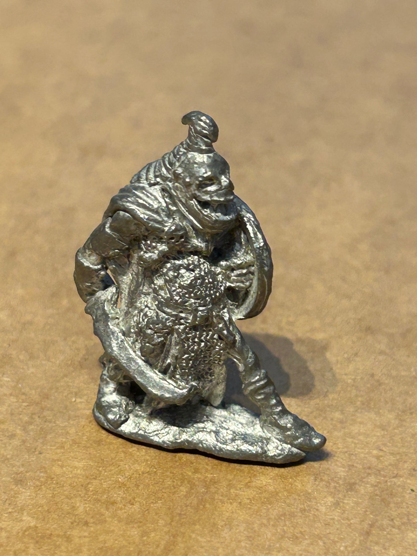 Citadel - Pre Slotta - Warhammer - C15 armoured Orc Orc w. Sword & Shield (1C-27)