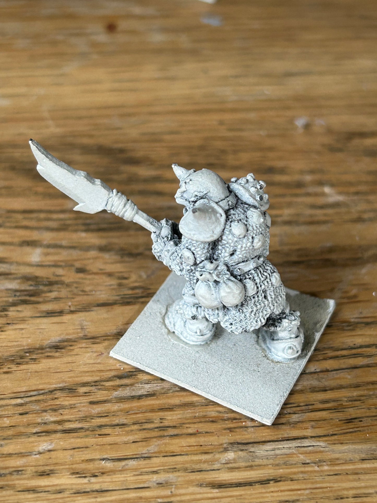 ME44 Uruk-hai LOTR citadel games workshop Gw With halberd Middle-earth Oldhammer (no tab)