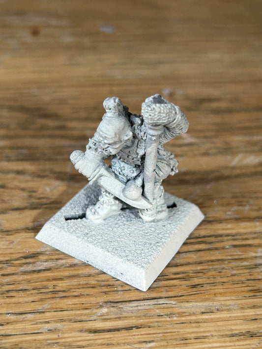A30008 WARHAMMER FANTASY REG RENOWN DESPOILING HOBGOBLIN DARKLAND STANDARD (missing the top of the banner)