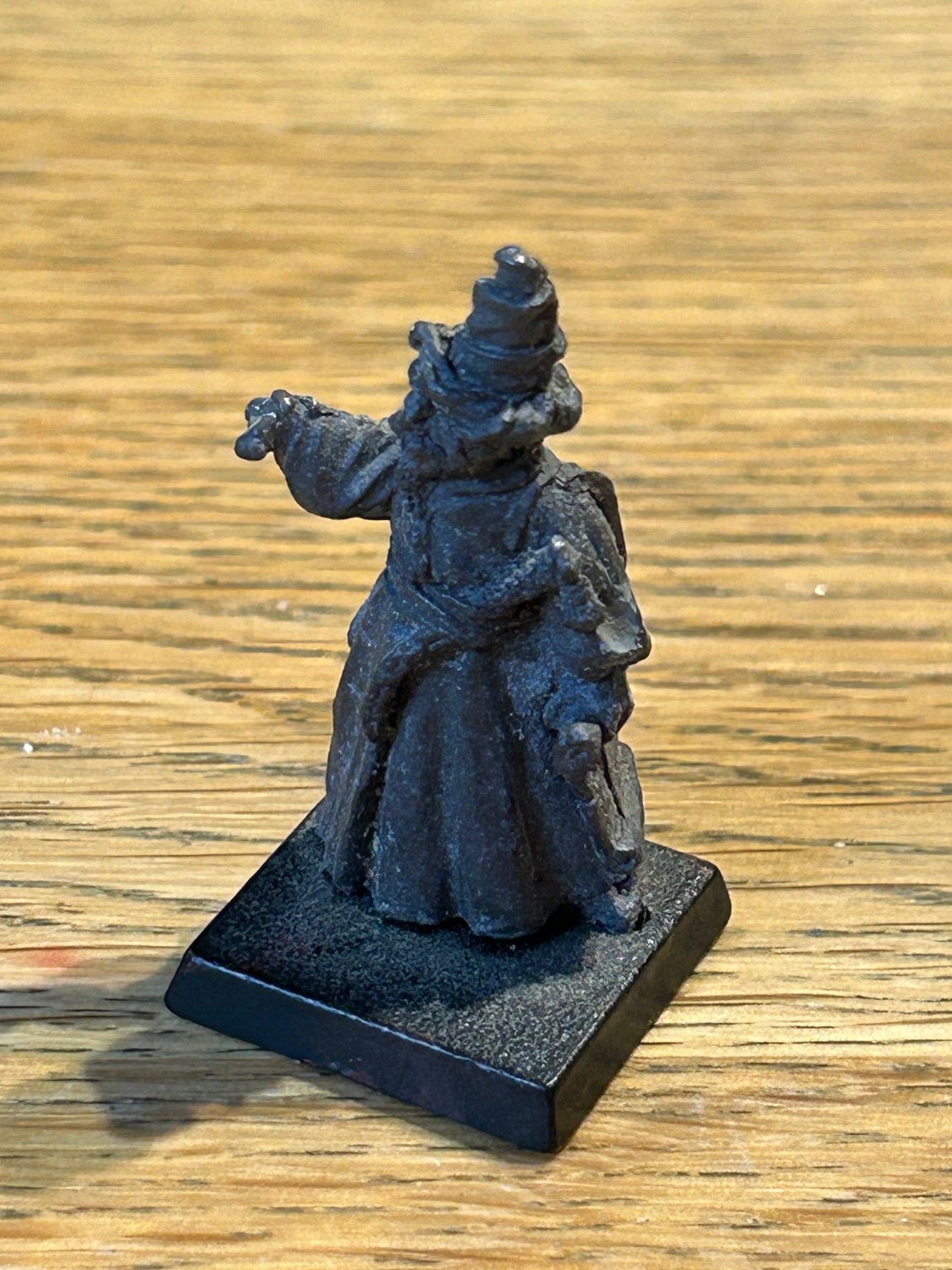 Warhammer Citadel C02 scrollmage (missing his hand)