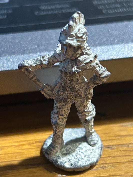 Citadel C03 (1C-04) Female Cleric Metal Miniature warhammer Fantasy