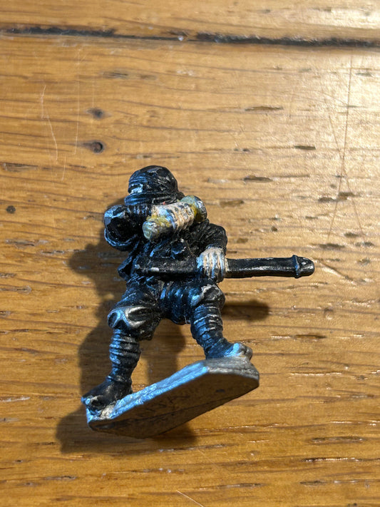 Citadel miniatures preslotta warhammer fantasy C05 oriental heroes ninja (one sword is missing the blade)